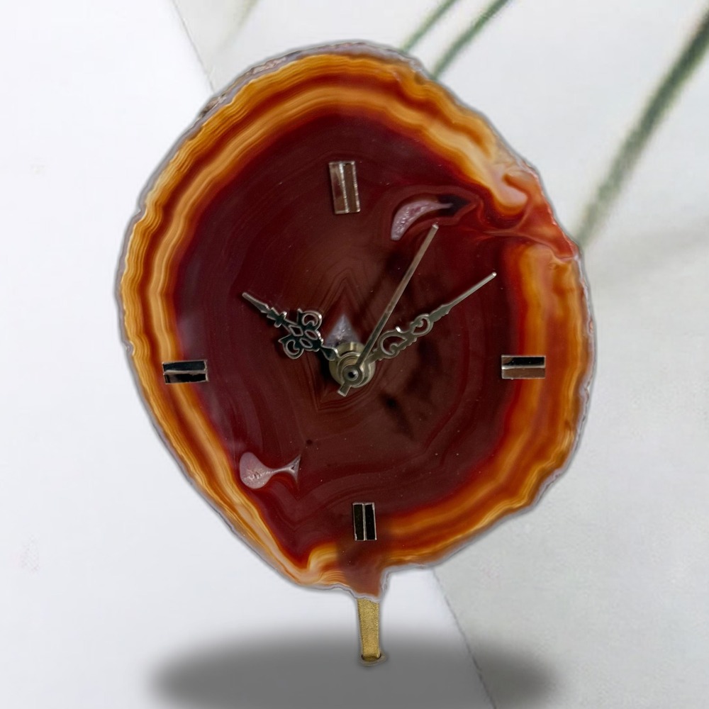 Gem Clock – Sophisticated Timepiece with Gemstone-Inspired Elegance