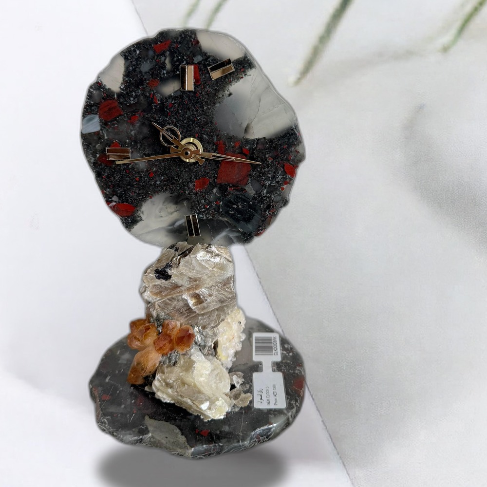 Gem Clock – Elegant Fusion of Art and Timekeeping