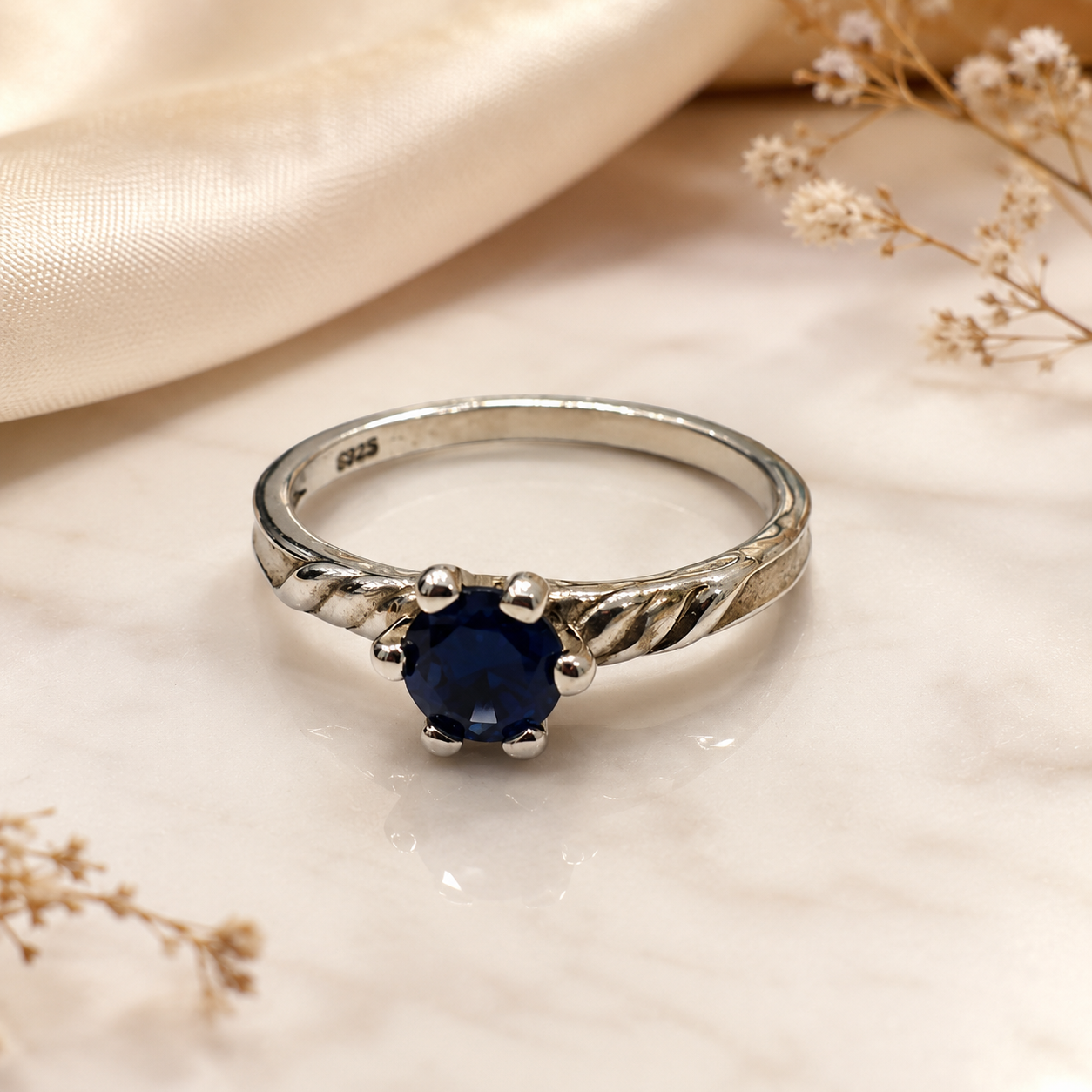 ladies silver ring round 6(blue)
